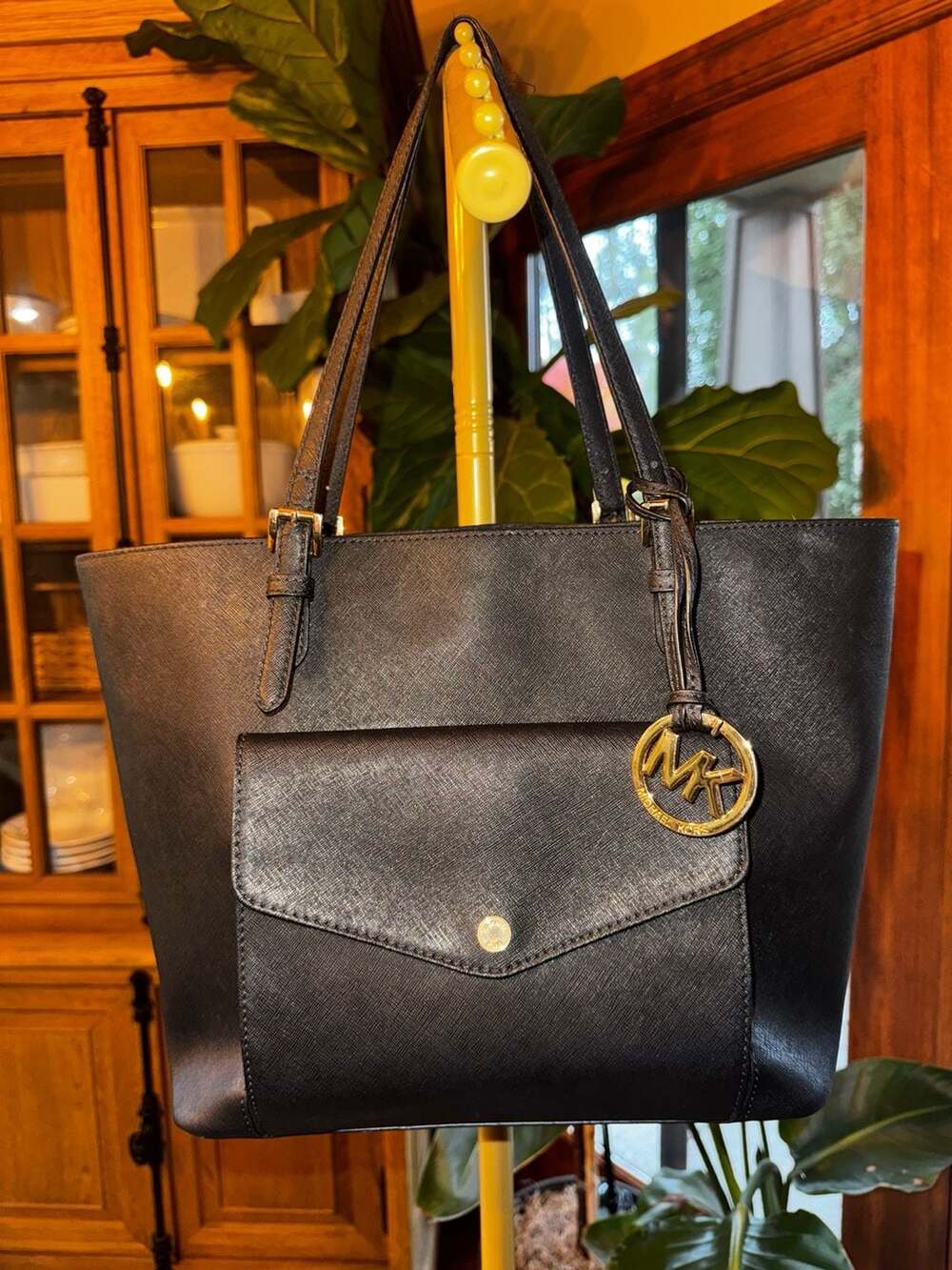 Michael Kors Jet Set Medium Leather Pocket Tote Black